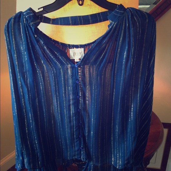 Fun blouse w great details. New w out tag! - Picture 1 of 4